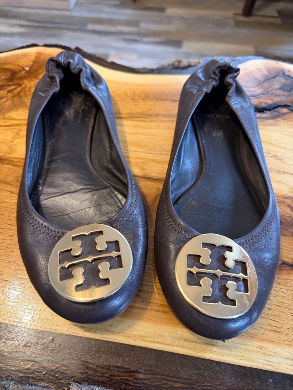 Tory Burch Dark Brown Leather Ballet Flats with Gold Logo. Size 8.5